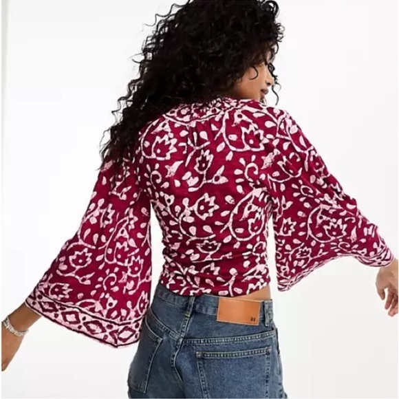 FREE PEOPLE On The Block Batik Print Bell Sleeve Top Berry L NWT - Picture 4 of 6